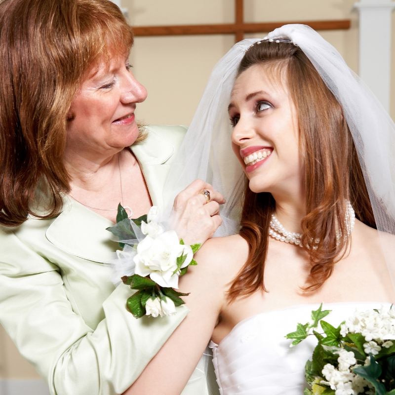 bride and her mother